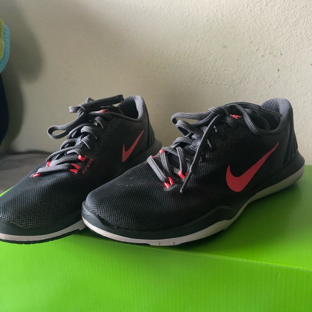 NIKE SHOES